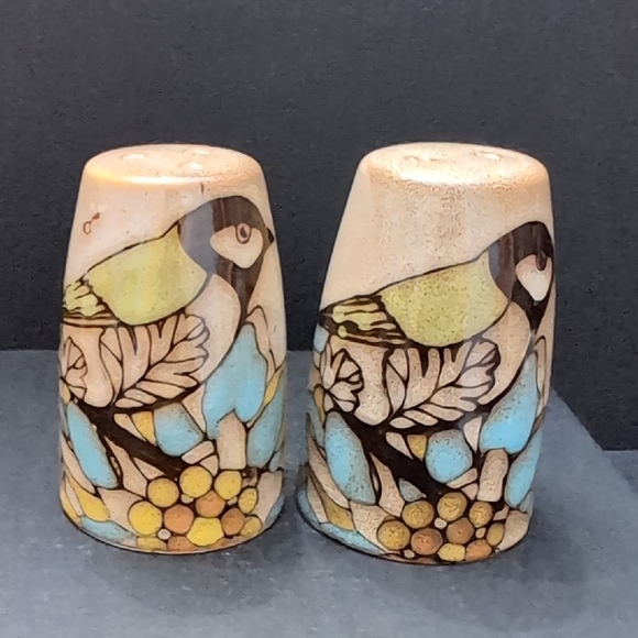Colorful Ceramic Bird Salt/ Pepper Shakers. - Picture 1 of 8